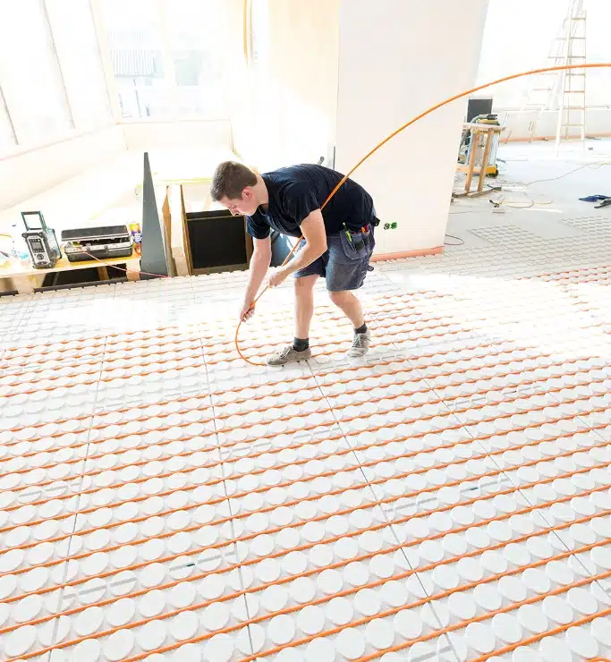 Installateur aan het werk